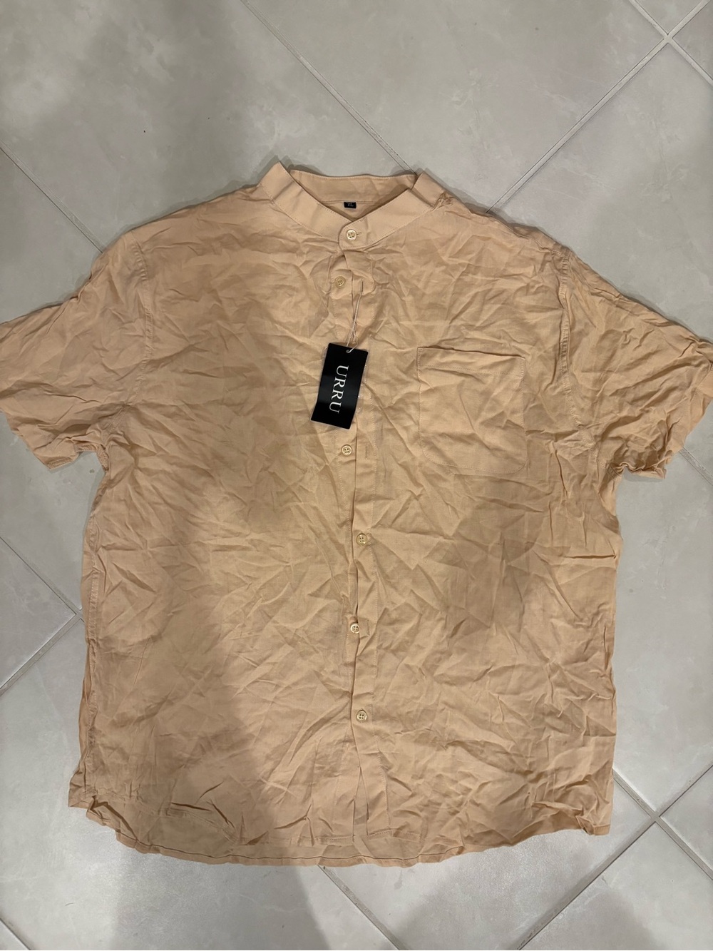 Short-Sleeve Band Collar Shirt in Beige